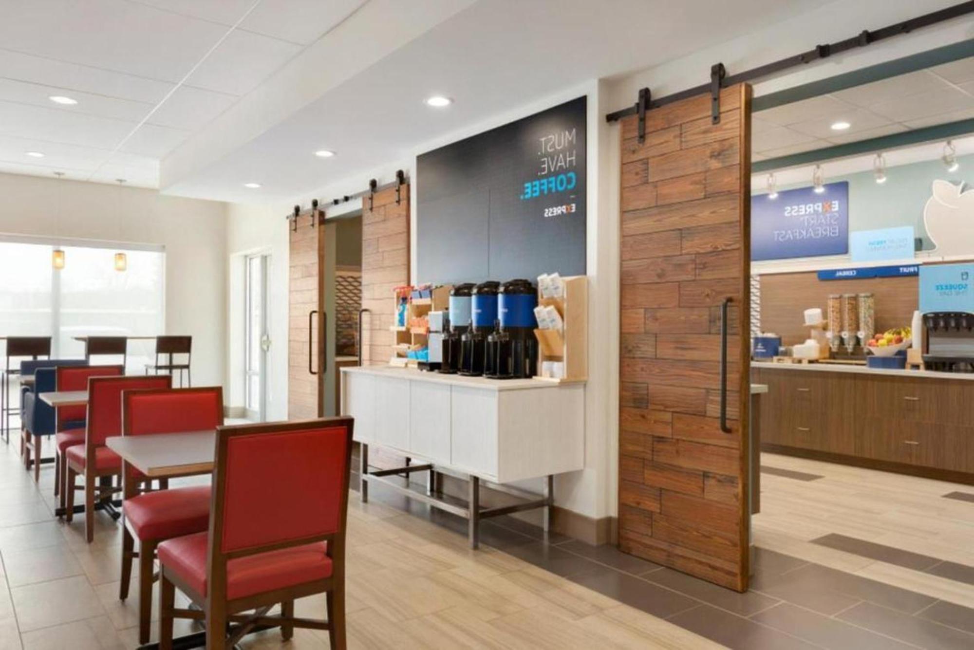 Holiday Inn Express & Suites - Cincinnati Ne - Red Bank Road By Ihg Buitenkant foto